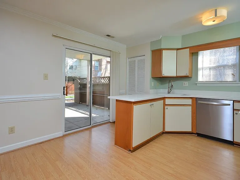 425 Summerwalk Cir — Photo 12