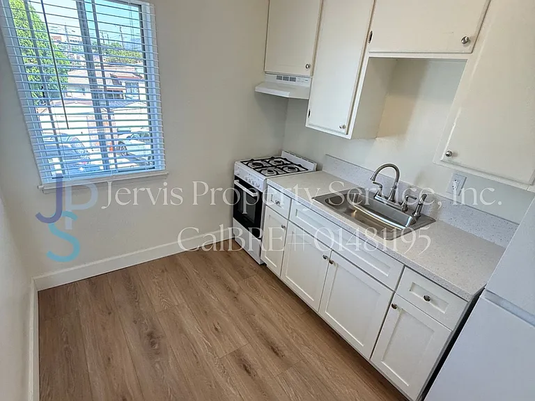 4610 E 52nd Dr #4 — Photo 6