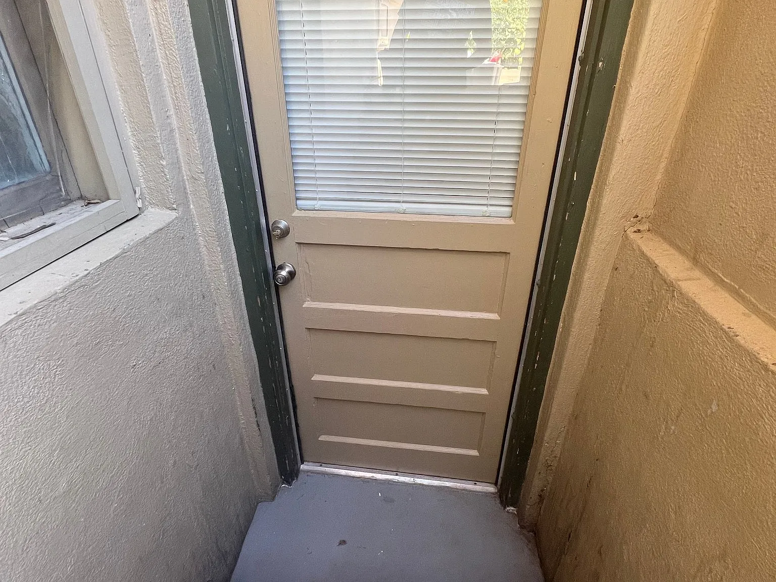 Remodeled, Spacious Apartment in Great Neighborhood — Photo 2