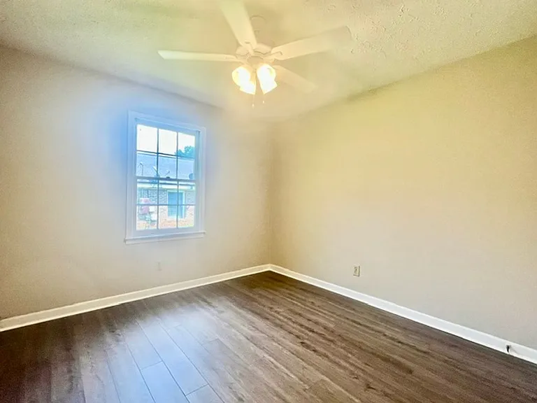 190 Hennon Dr NW — Photo 6