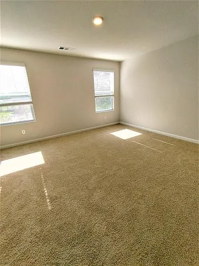 302 Carr Ln — Photo 3