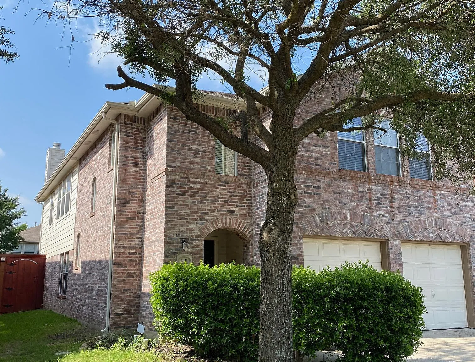 10125 Coolidge Dr — Photo 2