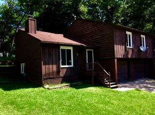 3214 Schuetzen Ln, Davenport, IA 52804