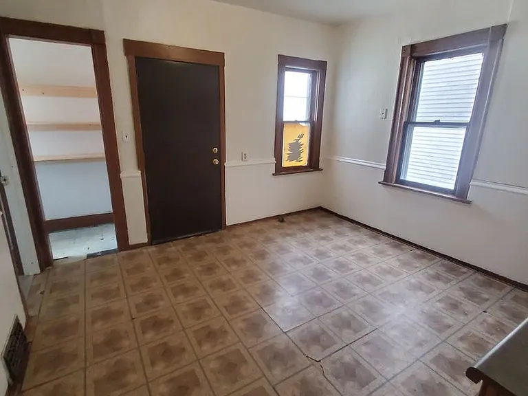 3416 W Walnut St — Photo 6