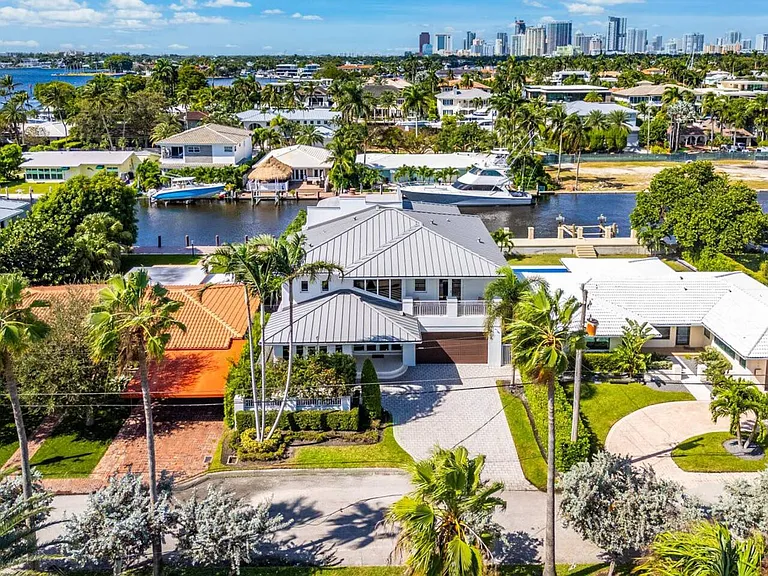Nestled in a beautiful neighborhood with easy access to the best of Fort Lauderdale.