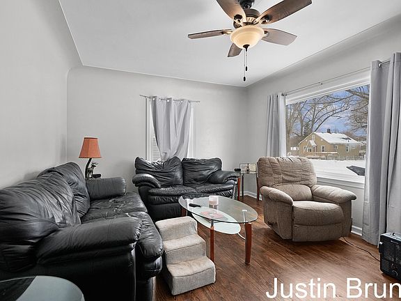 4th image of 1237 James Ave