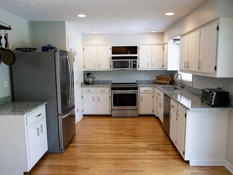 580 Castle Dr — Photo 8