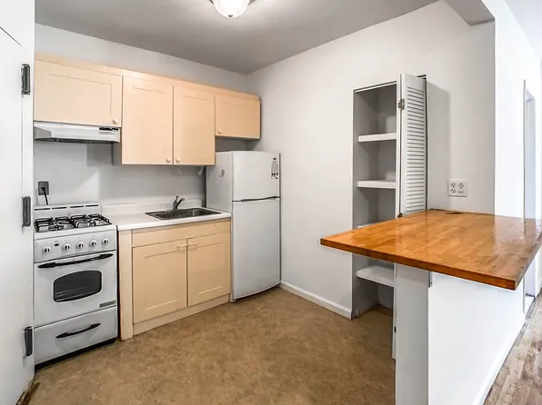 507 East 6th Street image 2 of 9