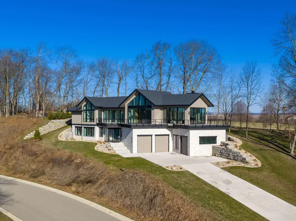 4965 Championship Cir, Waunakee, WI 53597