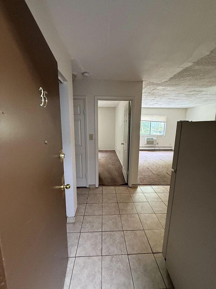 Building Photo - 1855 Burnet Ave #9
