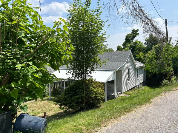 1123 Stewart St, Tarentum, PA 15084