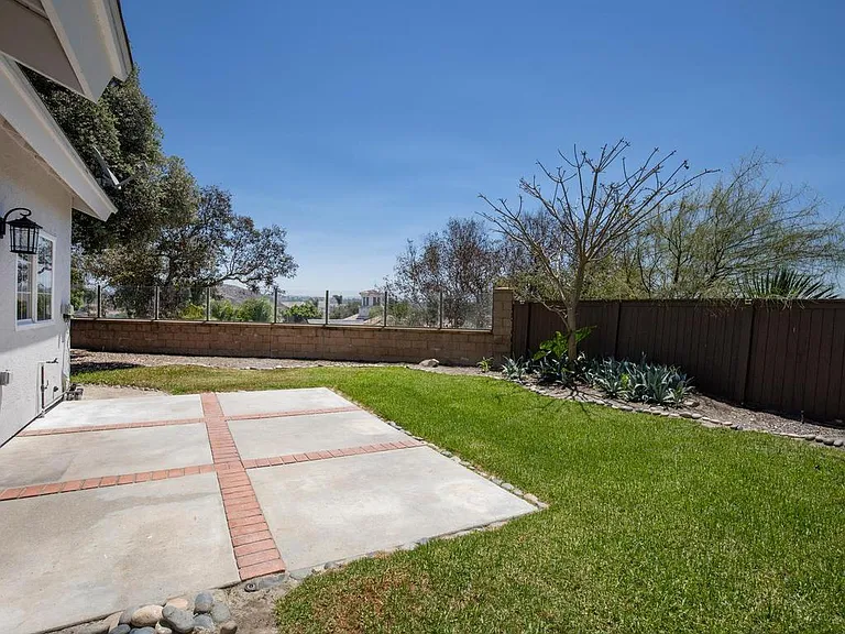 2975 Lexington Cir — Photo 24
