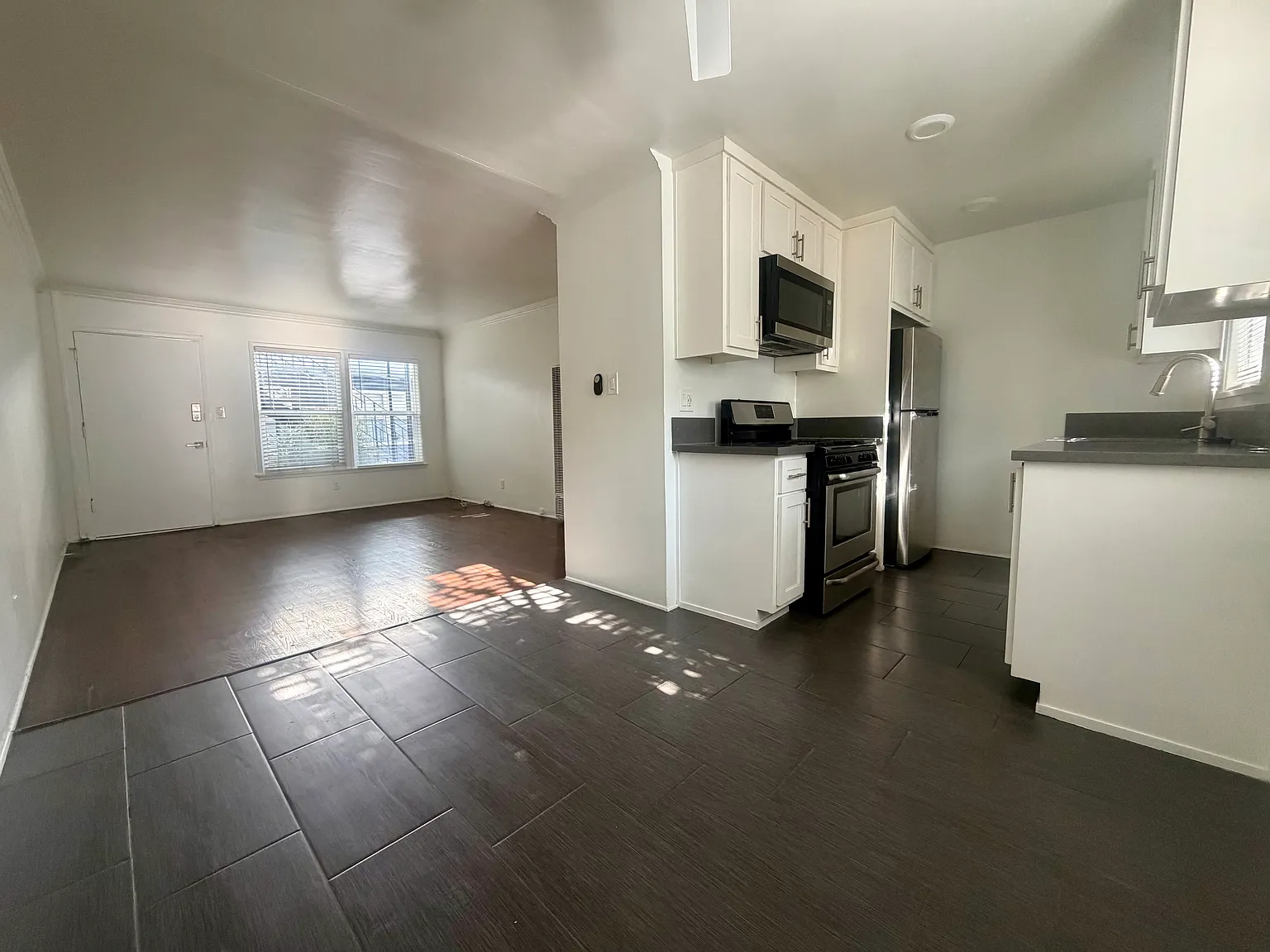 1246 E 2nd St — Photo 3