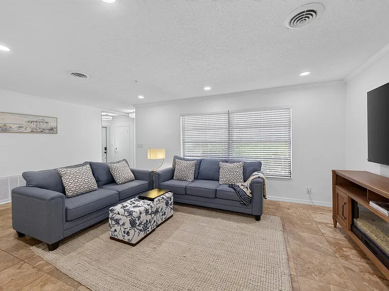 4431 NE 28th Ave — Photo 31