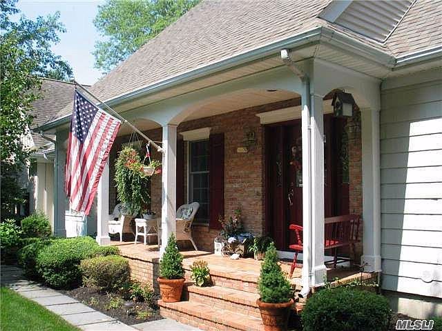 1st image of 7 Heritage Ln