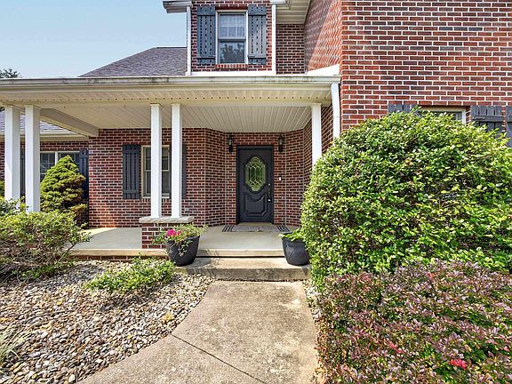 3rd image of 311 Pinewood Dr