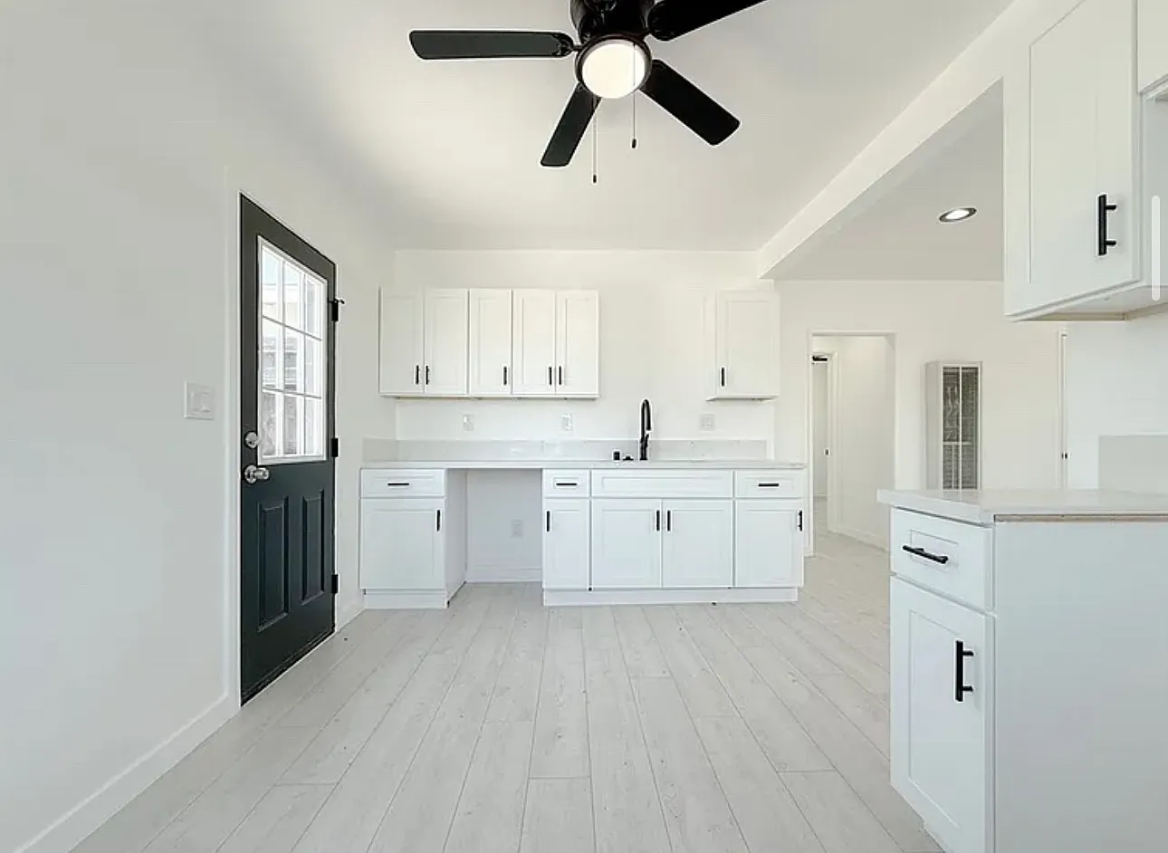 2 bed, 900 sqft, $3,200 — Photo 4