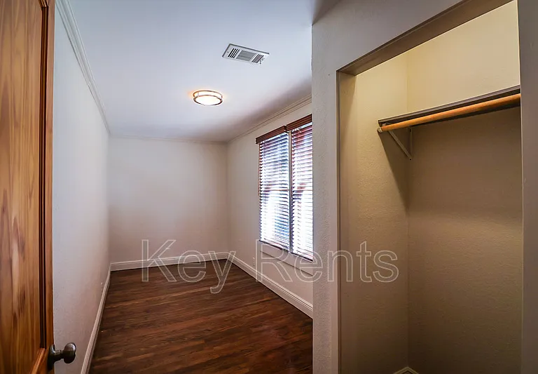 422 N Davis Hwy — Photo 9