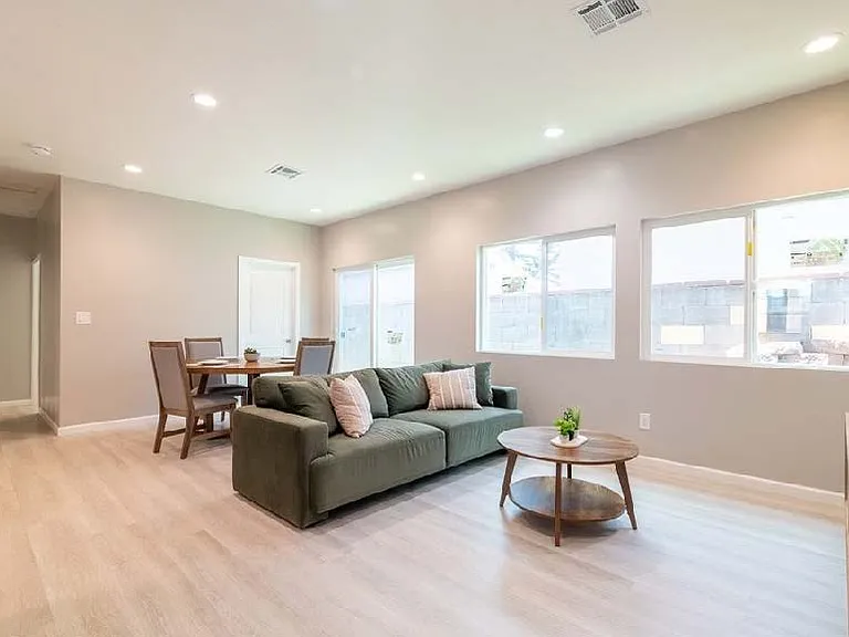 2449 S Graydon Ave — Photo 5