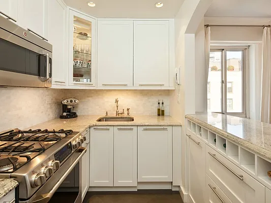 Sold by Sotheby's International Realty | media 10