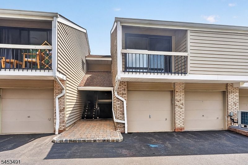 1st image of 13 Evergreen Dr