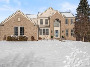 668 Berridge Cir, Lake Orion, MI 48360