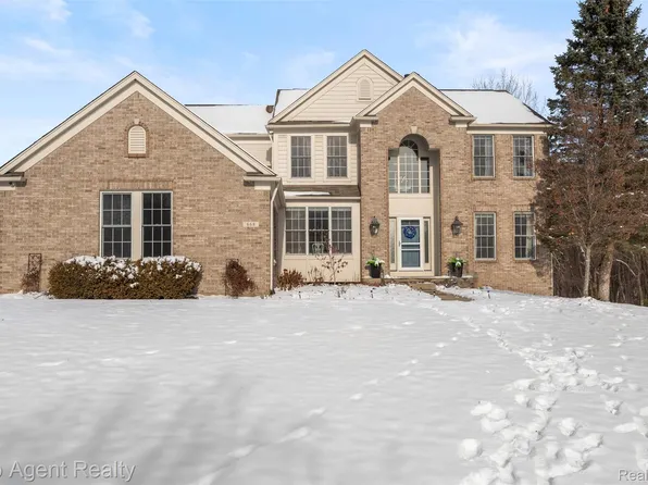 668 Berridge Cir, Lake Orion, MI 48360