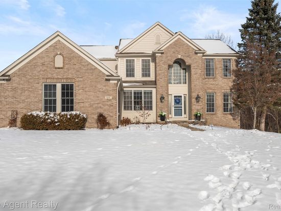 668 Berridge Cir, Lake Orion, MI 48360
