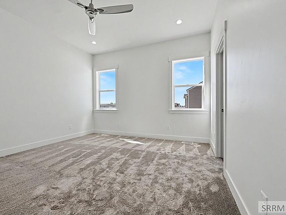 4th image of 461 Spruce Way