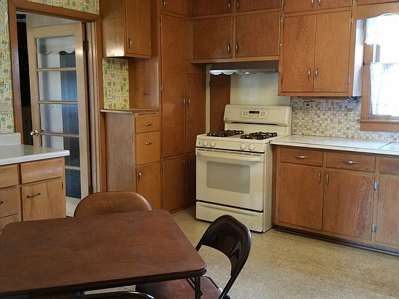 4th image of 209 Schryver Ave