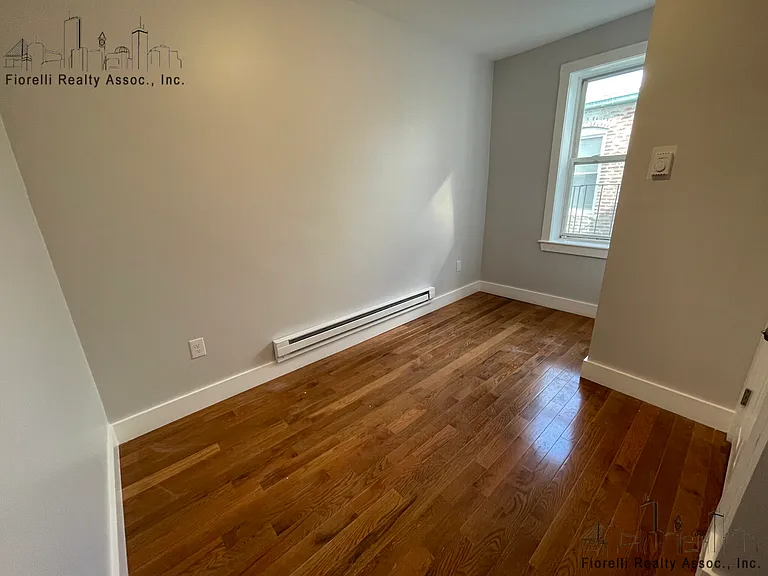 Charter St — Photo 4