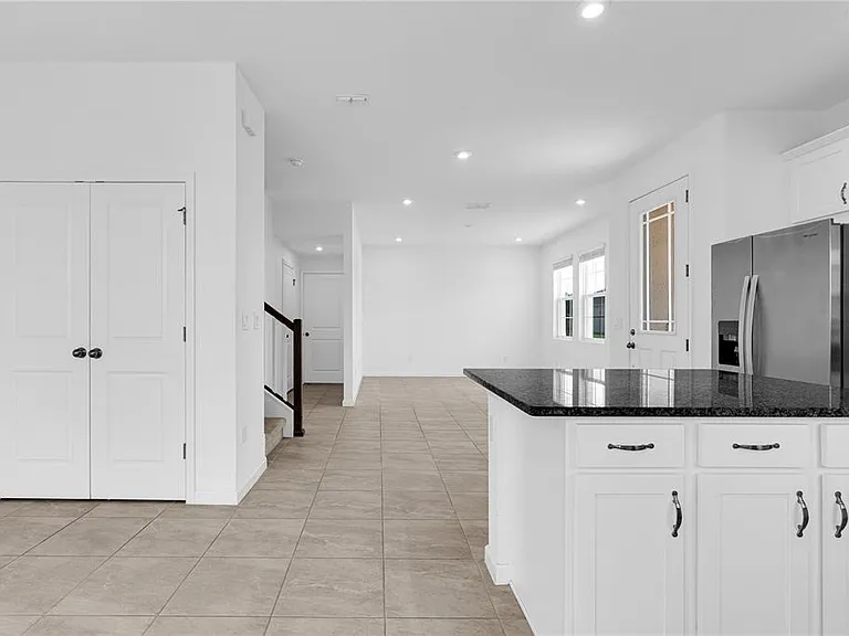 1100 Lakeshore Breeze Pl — Photo 5