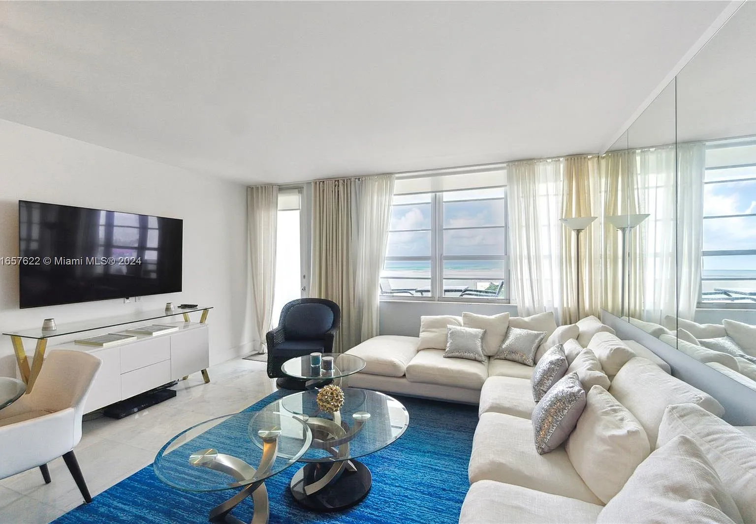 The Decoplage Condo — Photo 3