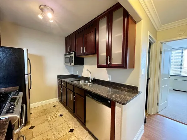 700 E 8th St Unit 10J, Kansas City, MO 64106