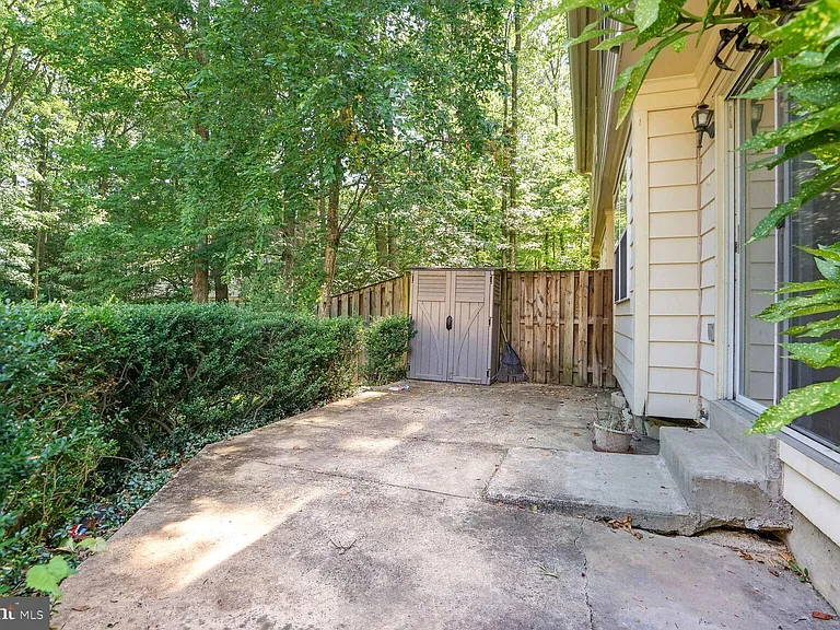 9909 Hemlock Woods Ln — Photo 30