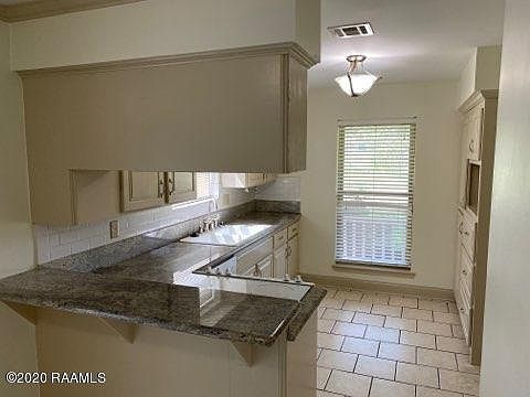 3rd image of 107 Portage Ct