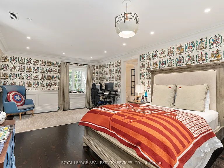108 Sandringham Dr — Photo 32