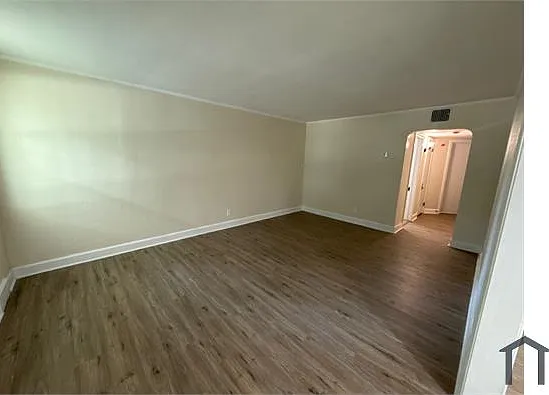 15519 Plainview Ave — Photo 6