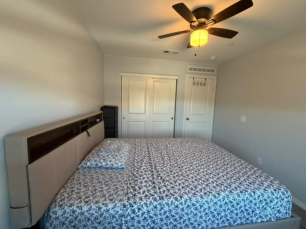 3 bed, 2.5 bath, 2025 sqft, $1,000 — Photo 1