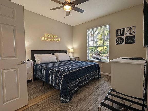 4th image of 4814 Cayview Ave #102