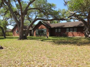 902 Benbow Rd, Inez, TX 77968