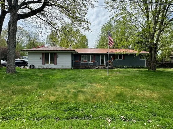 11107 Foreman St, Conneaut Lake, PA 16316
