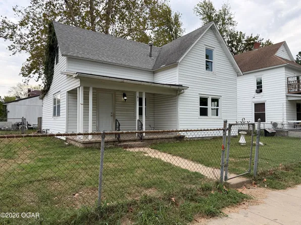 21 S Oronogo St, Webb City, MO 64870