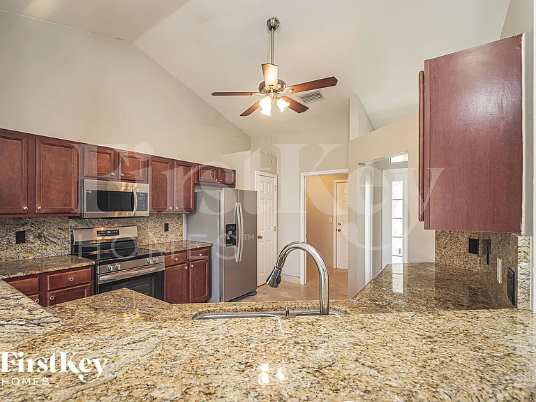 1606 SW 14th St — Photo 9