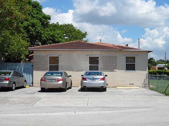 2nd image of 940 SW 22nd Ave