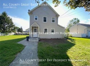 20 W Oak St APT 1, Farmingdale, NY 11735