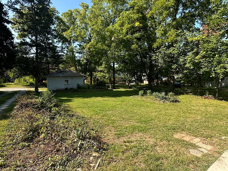 720 E University St — Photo 6