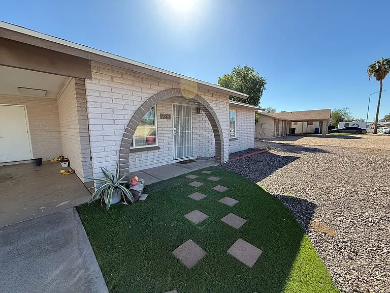 2263 E Hampton Ave — Photo 1