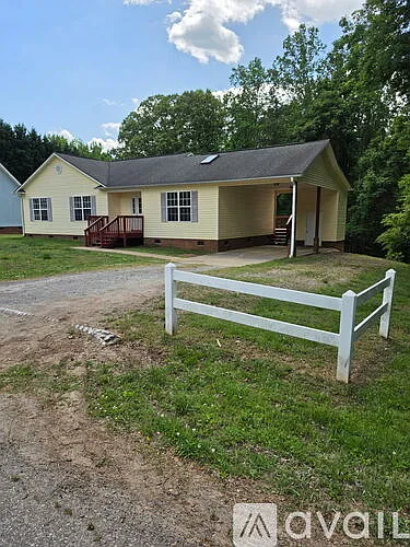 3019 Pratt St — Photo 2
