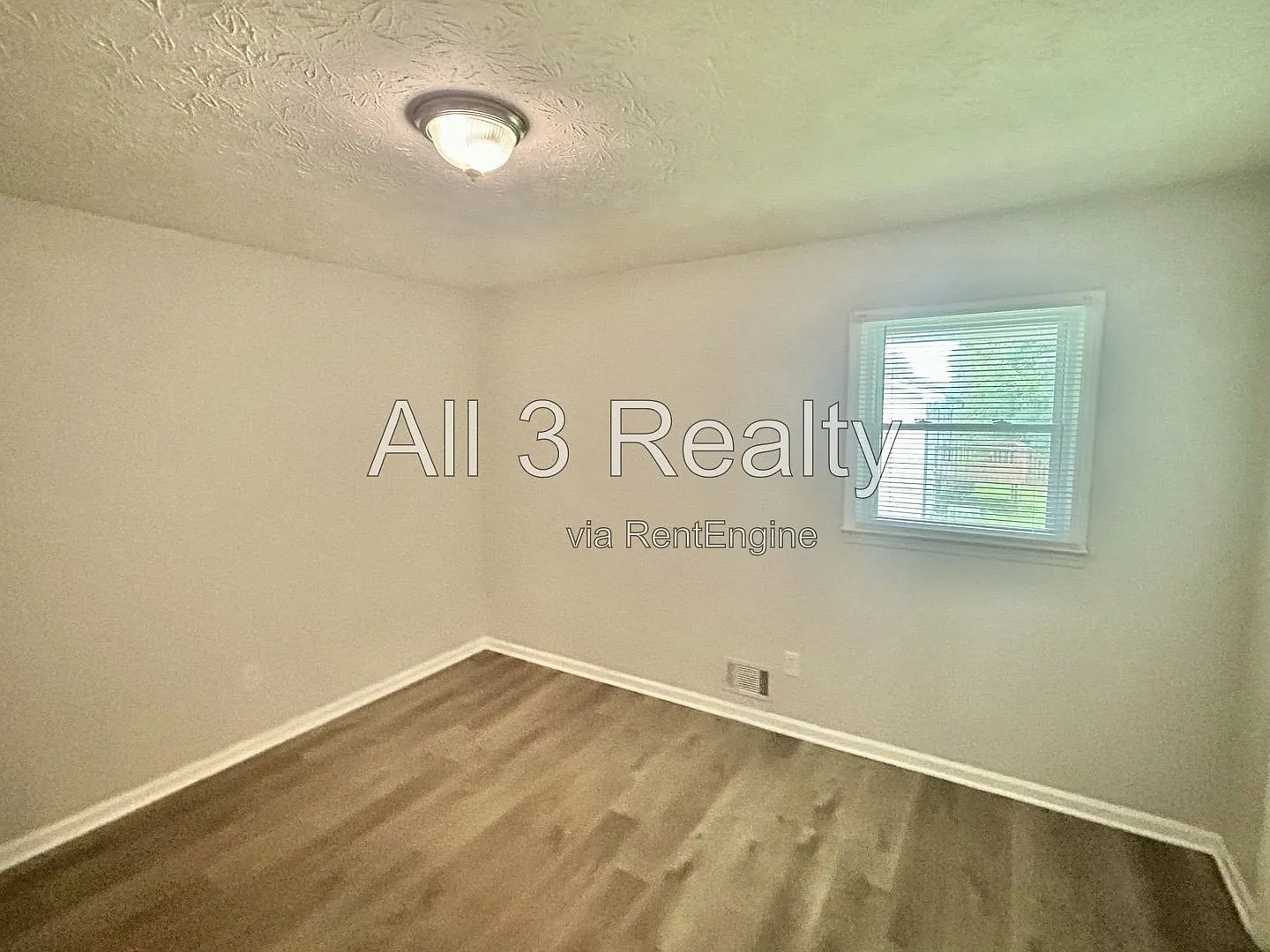 2 bed, 1.0 bath, 910 sqft, $1,435 — Photo 3